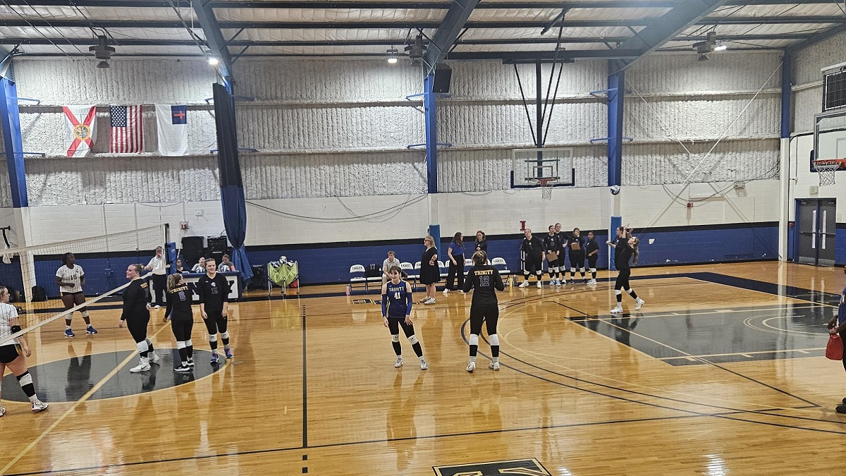 Volleyball: Eagles Fight Hard in Tri-Match with Andrew, USSU